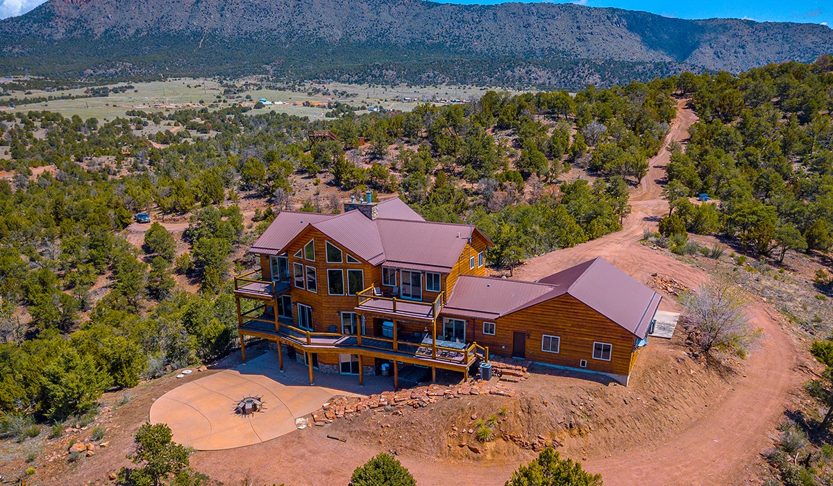lodging-cabin-exterior.jpg